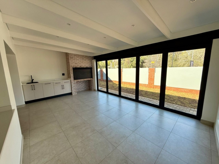 To Let 4 Bedroom Property for Rent in Melodie North West